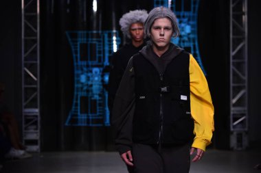 C2h4 gösterisi sırasında Nyfw