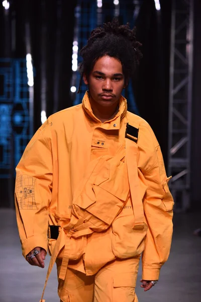 C2h4 gösterisi sırasında Nyfw