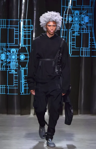 C2h4 gösterisi sırasında Nyfw