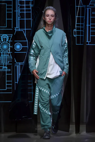 C2h4 gösterisi sırasında Nyfw