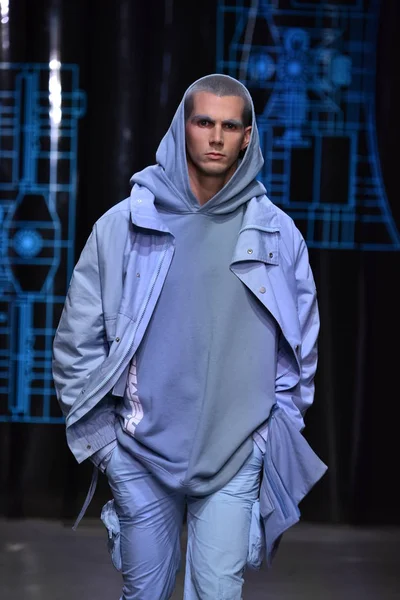 C2h4 gösterisi sırasında Nyfw