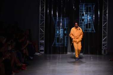 C2h4 gösterisi sırasında Nyfw