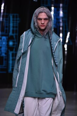 C2h4 gösterisi sırasında Nyfw