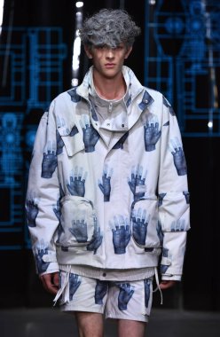 C2h4 gösterisi sırasında Nyfw