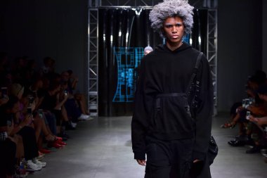 C2h4 gösterisi sırasında Nyfw