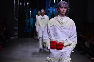 C2h4 gösterisi sırasında Nyfw