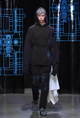 C2h4 gösterisi sırasında Nyfw