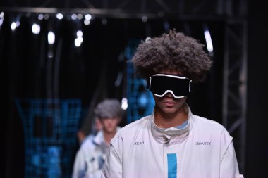 C2h4 gösterisi sırasında Nyfw