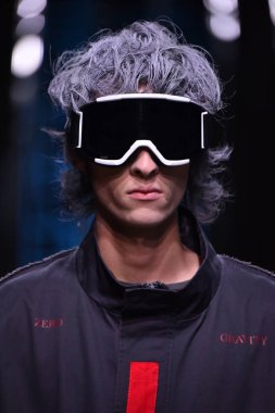 C2h4 gösterisi sırasında Nyfw