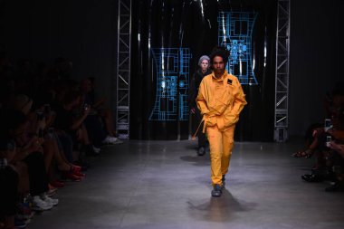 C2h4 gösterisi sırasında Nyfw