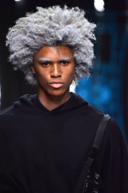 C2h4 gösterisi sırasında Nyfw