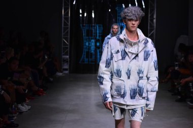 C2h4 gösterisi sırasında Nyfw