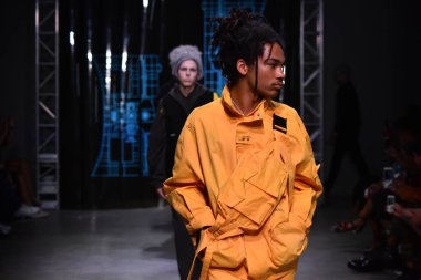 C2h4 gösterisi sırasında Nyfw