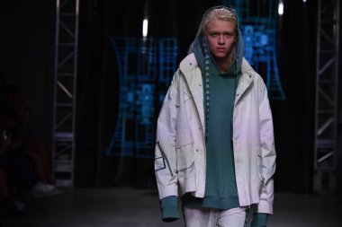 C2h4 gösterisi sırasında Nyfw