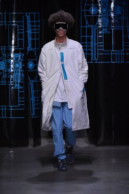 C2h4 gösterisi sırasında Nyfw