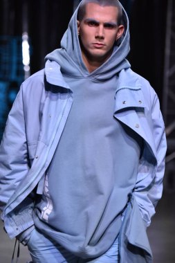 C2h4 gösterisi sırasında Nyfw