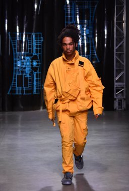 C2h4 gösterisi sırasında Nyfw