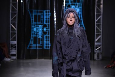 C2h4 gösterisi sırasında Nyfw