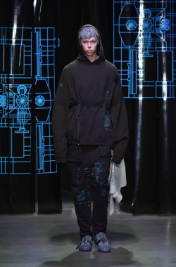 C2h4 gösterisi sırasında Nyfw