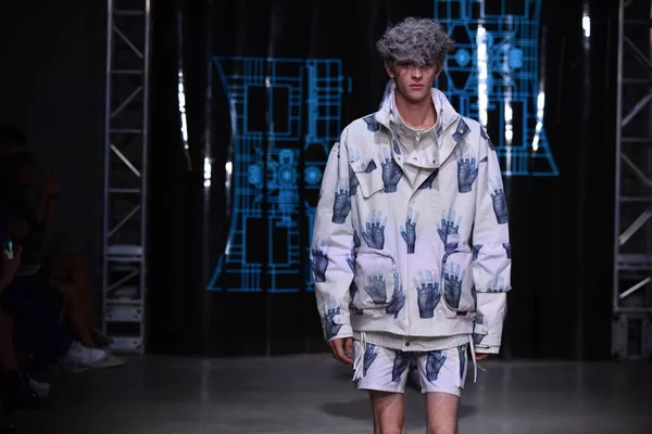 C2h4 gösterisi sırasında Nyfw