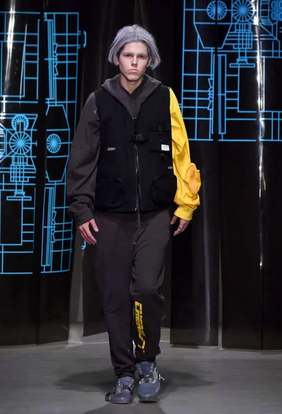 C2h4 gösterisi sırasında Nyfw