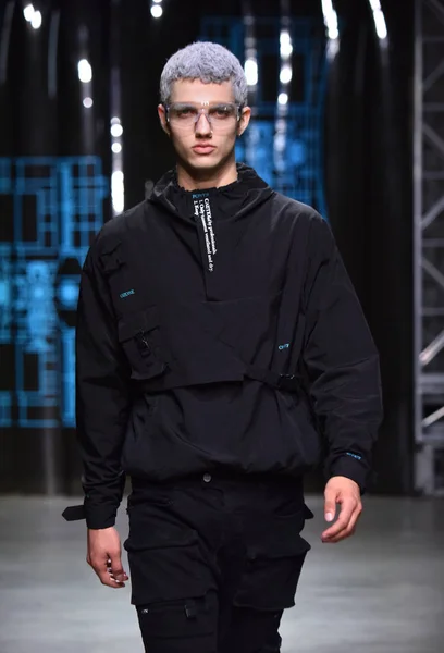 C2h4 zeigen während nyfw — Stockfoto