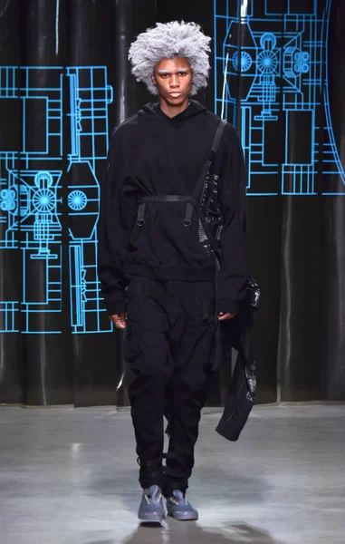 C2h4 gösterisi sırasında Nyfw