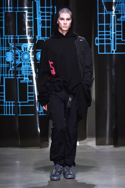 C2h4 gösterisi sırasında Nyfw