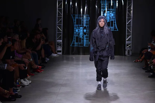 C2h4 gösterisi sırasında Nyfw