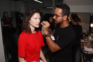 daha önce sahne arkasında Ph5 sunu