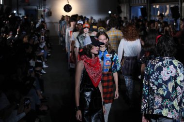 R13 defile