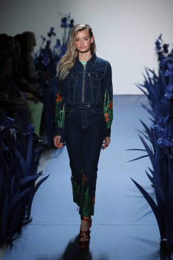  Adam Selman defile