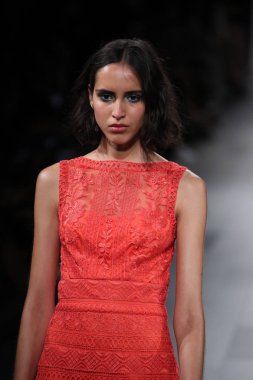 Tadashi Shoji defile