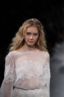 Tadashi Shoji defile 