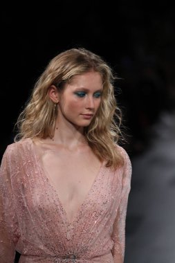 Tadashi Shoji defile 