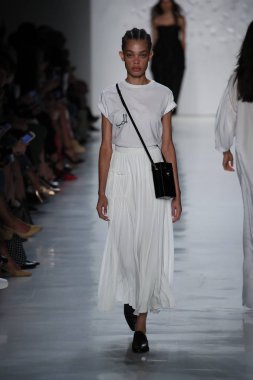  Öğlene kadar Noor defile 