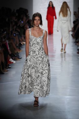  Öğlene kadar Noor defile 