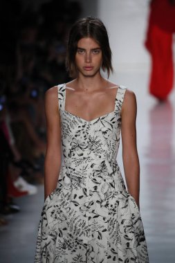  Öğlene kadar Noor defile 