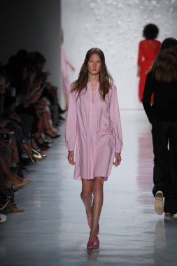  Öğlene kadar Noor defile 