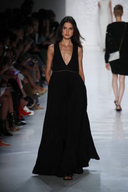  Öğlene kadar Noor defile 