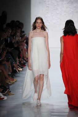  Öğlene kadar Noor defile 