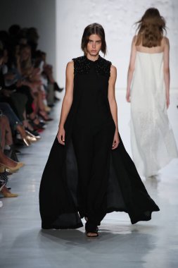  Öğlene kadar Noor defile 