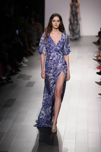 Desfile de moda de Tadashi Shoji —  Fotos de Stock