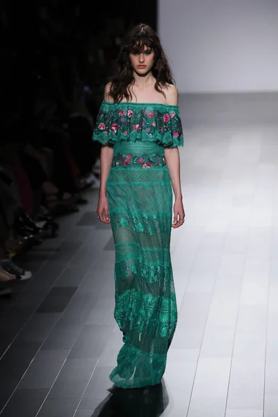 Tadashi Shoji fashion show — Stock Photo, Image