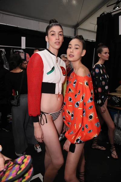 New York September Modellen Poseren Backstage Voordat Desigual Modeshow Tijdens — Stockfoto