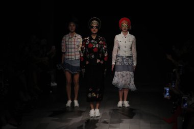 Desigual defile 