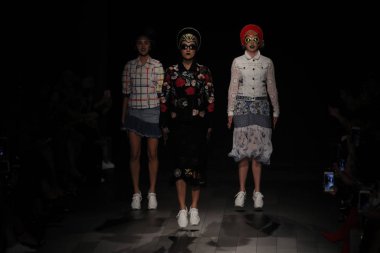 Desigual defile 