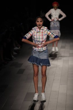 Desigual defile 
