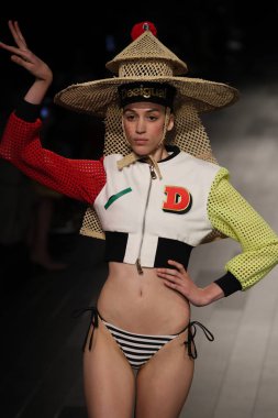 Desigual defile 