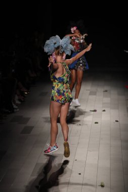Desigual defile 